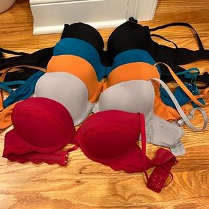 Bundle of 6 bras *brand new never worn*